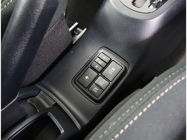 運転席・助手席ともにシートヒーターが付いているので、寒い日でも快適です♪