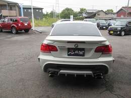 この度は、当社の車輌をご覧頂き大変ありがとう御座います。三重県鈴鹿市の【ラップトレード】です。ご検討の程、よろしくお願い申し上げます。