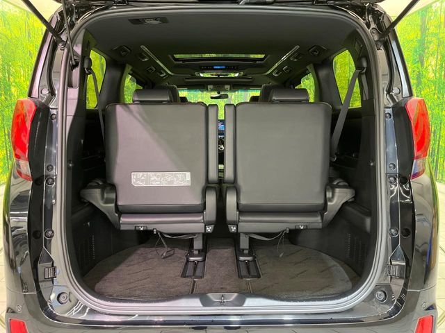 積み下ろしのしやすいデッキにはたっぷりと荷物を積み込んでいただけます。遊びから仕事まで、様々なシーンで頼れます♪