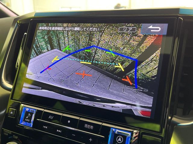 【バックカメラ】駐車時に後方がリアルタイム映像で確認できます。大型商業施設や立体駐車場での駐車時や、夜間のバック時に大活躍！運転スキルに関わらず、今や必須となった装備のひとつです！