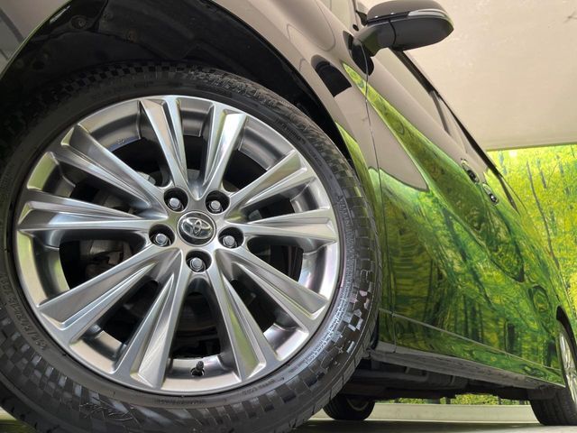 【純正18インチアルミホイール】外観にマッチした純正アルミホイールを装着しております。各種社外アルミホイールや、スタッドレスタイヤも取扱いしております。是非ご相談ください♪