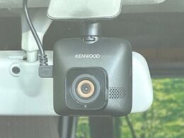 【ドライブレコーダー】安心・安全なカーライフに必須のドライブレコーダーを装備！走行中はもちろん、あおり運転や事故に遭遇した際の状況も映像で記録し、万一のリスクに備えます。