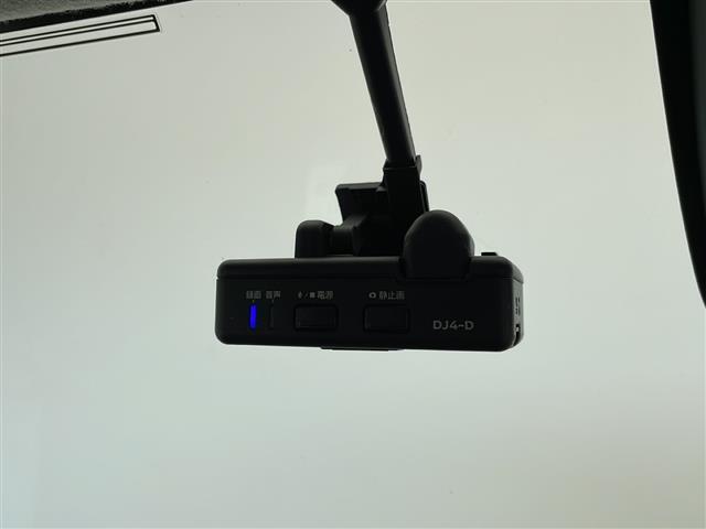 【ドライブレコーダー】映像・音声などの運転中の記録を残します。事故などを起こした起こされた時の証拠になりえますので、もしも時でも安心ですね。