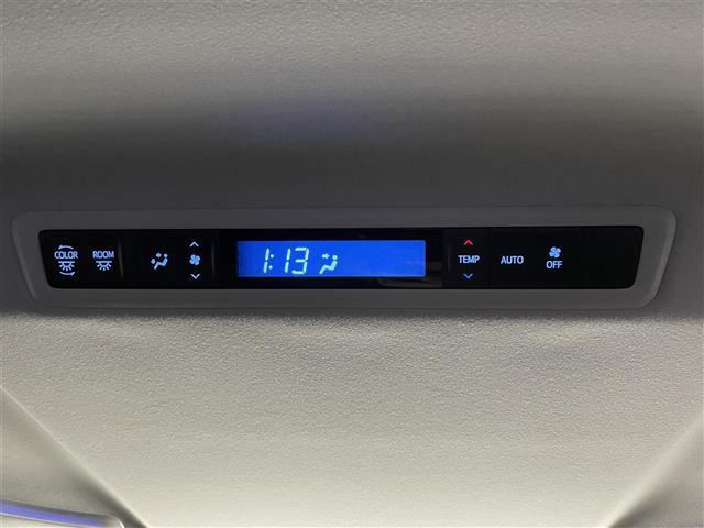 【後席エアコン】後席にもエアコンがついておりますので、車内全体を快適な温度に調節いただけます♪