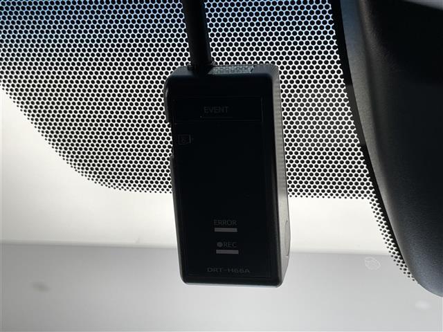 【ドライブレコーダー】運転中の記録を残します。事故などを起こした、起こされた時の証拠を残します。最新機種へのアップグレードも可能となっておりますので、ご相談ください。