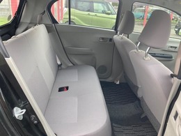 後部座席も足元ゆったり！