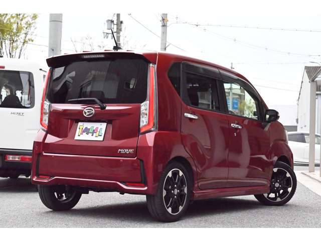【徹底したクリーニング】弊社ではご入庫時にできる限り新車当時の姿に近づけられるよう、徹底的にクリーニング致しております。