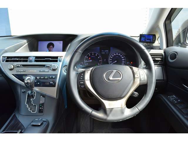 国家資格1級整備士が常駐しております。車両入庫時、ご契約頂いた後に各営業マンと1級整備士で打合せを行い、整備を実施致します。