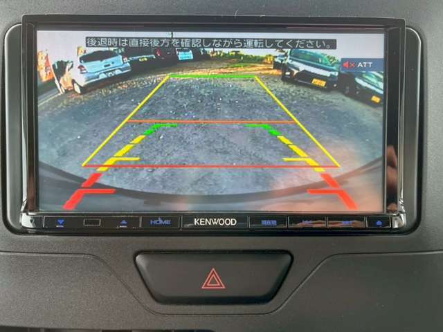 バックカメラも付いているので車庫入れも楽々安心♪