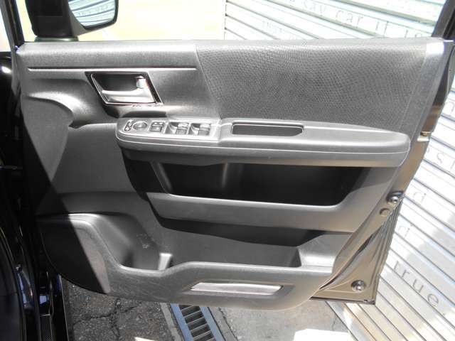 運転席ドア廻りです！