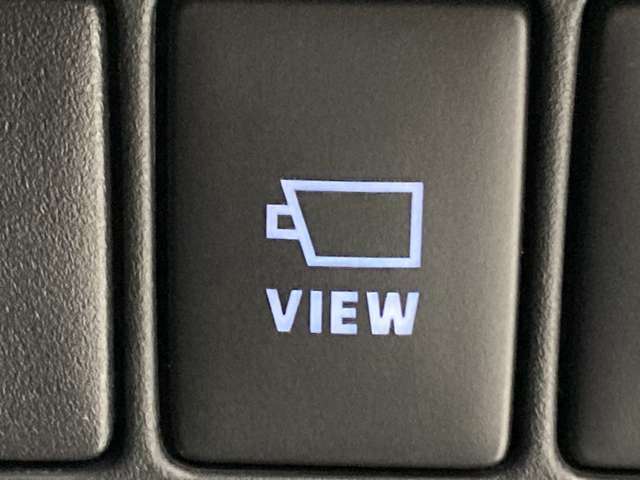 パノラミックビューモニターのボタンです。車両の周囲の映像を画面に表示する機能です。