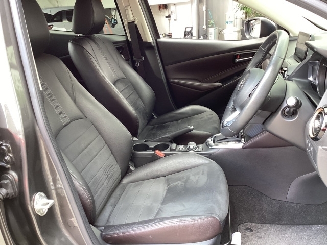 視覚の研究が生んだ理想のコックピット♪運転姿勢を崩さず、見たいものがストレス無く見えます。目線を安定させ、自然な姿勢で運転する、マツダは理想の視界を叶えるよう開発・デザインしております。