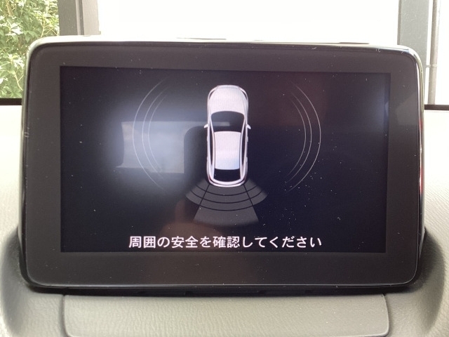 バック時に障害物の存在を距離に応じた警告音でお知らせします。