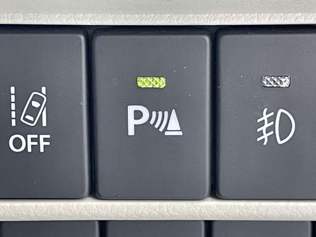◆【パーキングソナー】センサーが検知した障害物との距離に応じて、警告音を変えてお知らせします！縦列駐車時や駐車場・車庫などでの取り回しをサポートします。