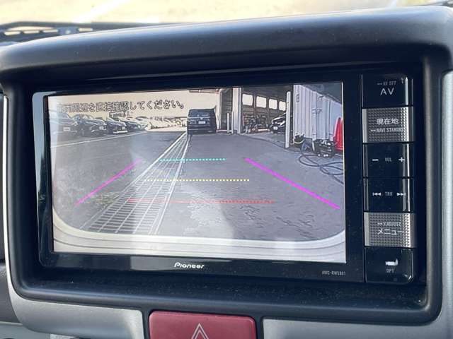 ◆パイオニアナビ◆【バックモニター】後ろのカメラの映像をモニターに映し出すことができます！後方の見えない死角や、障害物との距離感をしっかり確認することができます！駐車が苦手な方におすすめです。