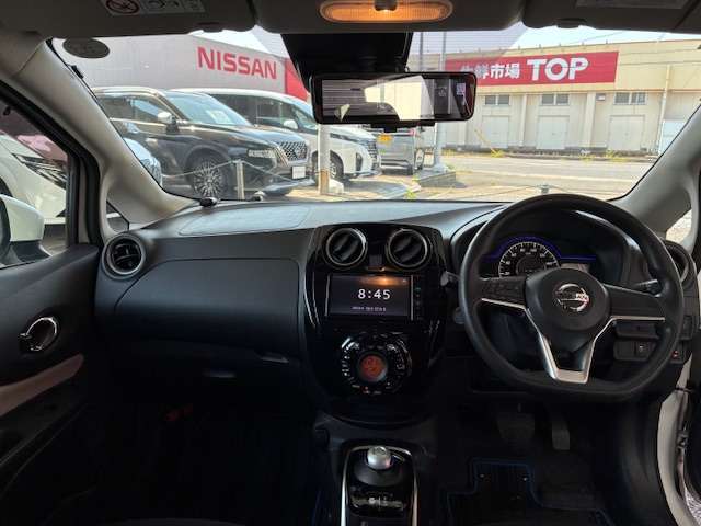 運転席・インパネまわりの画像です！ドライブがより一層快適にお楽しみいただけると思います！