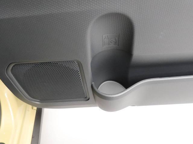 カップホルダーは運転席や助手席からちょうど手の届く位置です！！