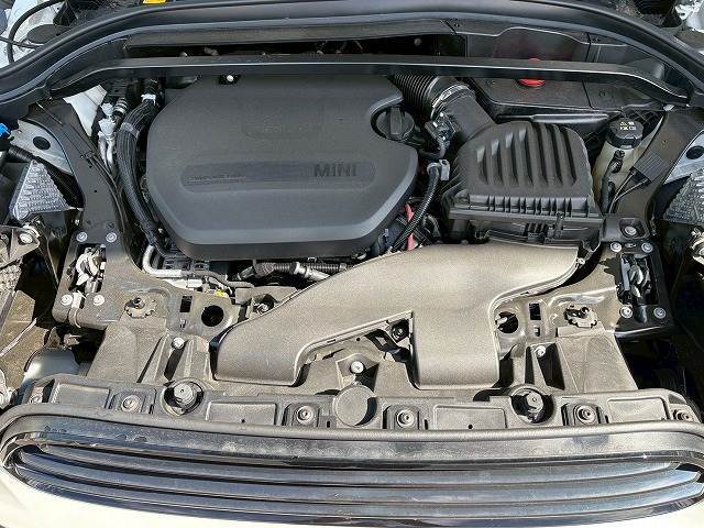 有償の修理保証「GS　WARRANTY」　をご用意。初年度登録13年未満10万km以下の輸入車まで加入でき、保証範囲も広く、輸入車238種類，無料ロードサービスも付いています。