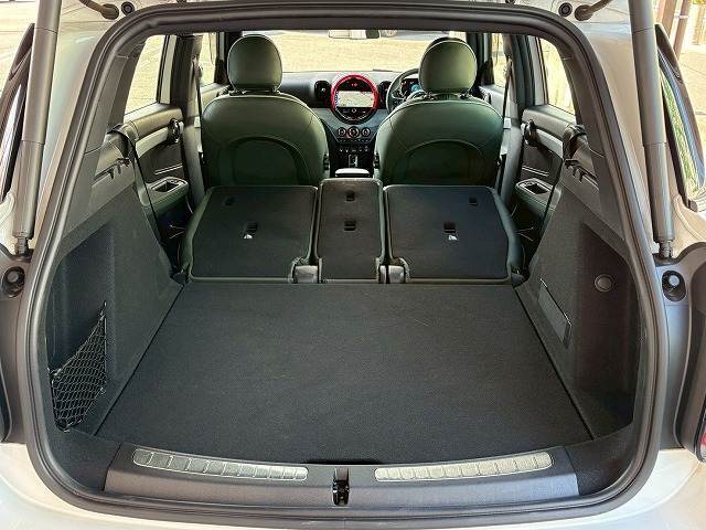 リアゲート内は広々使えます。シートアレンジ次第で遊び・通勤・送り迎え・買い物と自由が広がります！！