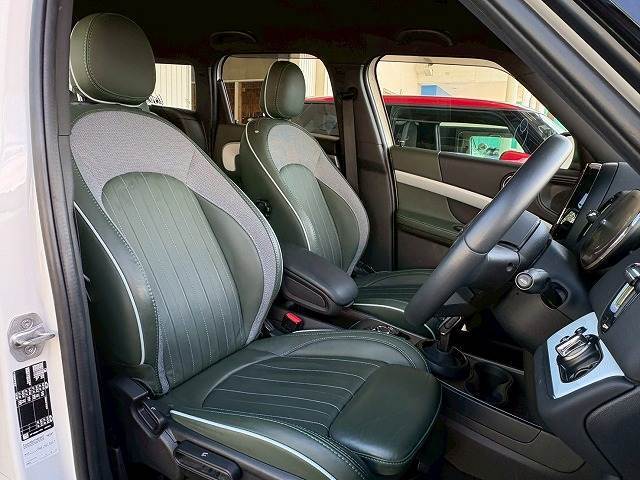 車内もキレイで嫌な臭いもありません！ご納車後の臭いが付きにくくなる「空気触媒コーティング」もご用意しております。愛車を大切に乗って頂く、お子様がいらっしゃるお客様にご好評いただいております。