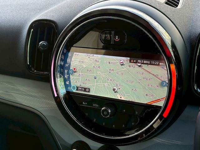 先進のBMW　タッチパッド付きi-driveとほぼ同性能のHDDナビゲーションになります。USBインターフェースやブルートゥースオーディオなど様々な先進機能をお楽しみいただけます。