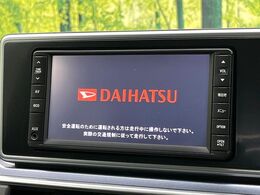 【純正ナビ】人気の純正ナビを装備しております。ナビの使いやすさはもちろん、オーディオ機能も充実！キャンプや旅行はもちろん、通勤や買い物など普段のドライブも楽しくなるはず♪