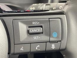 【プロパイロット】高速道路の渋滞走行や長時間の巡航走行時に、アクセル・ブレーキ・ステアリングをシステムが制御します！機能には限界があるためご注意ください。