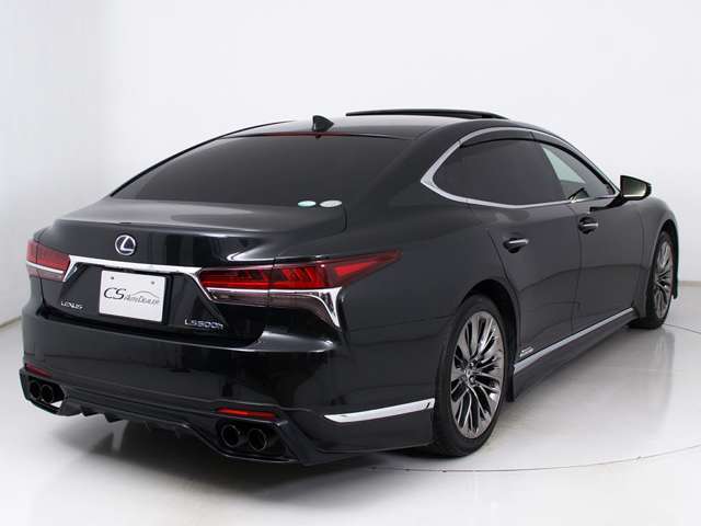 TRD製リアディフューザー＆4本出しマフラー装着！！TRDエアロとの相性でスポーティーさを演出いたします！