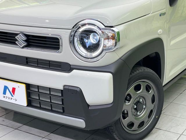 【LEDヘッドライト】悪天候や夜間走行時も良好な視界を確保し安心して運転できる高輝度LEDヘッドライトを装備！点灯速度が早く、消費電力も抑えられています。