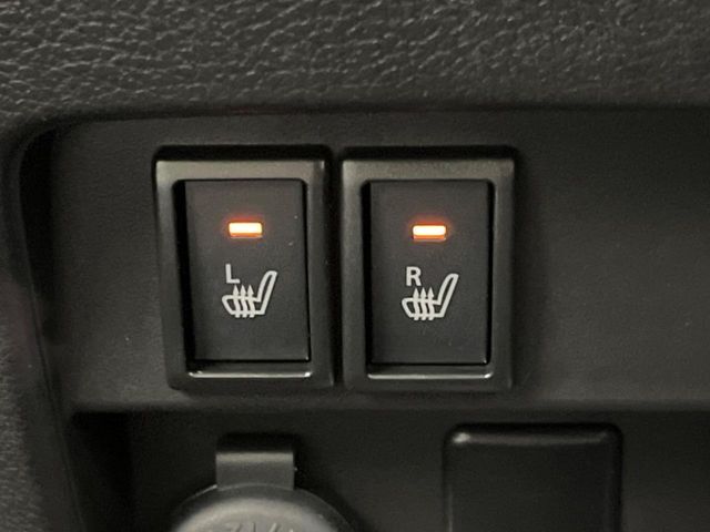 【シートヒーター】寒い日に重宝するシートヒーター！エアコンより早く温まってくれるので寒がりの人も安心ですね♪エアコンの温風は乾燥するから苦手、という方にもをおすすめです。