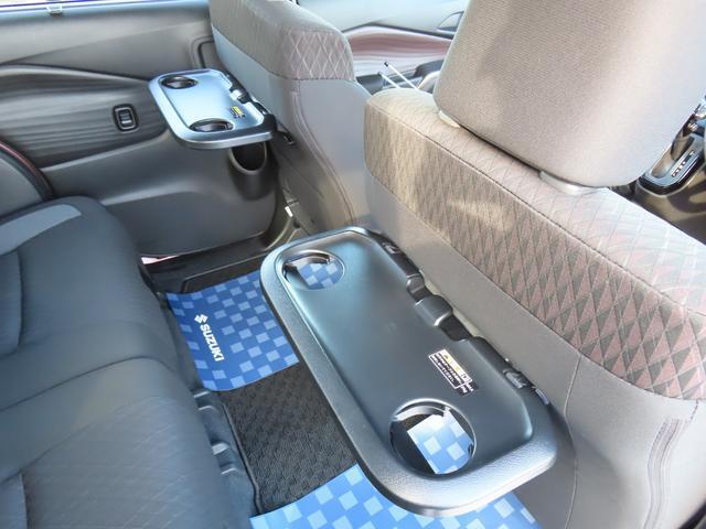 【パーソナルテーブル】運転席と助手席のシートバックに折り畳み式のテーブル！各テーブルにドリンクホルダーとショッピングフックが二つずつ付いています☆ドライブの合間にご利用下さい＾＾