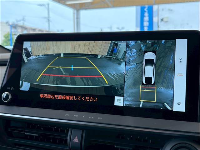 【パノラミックビューモニター】を装備しております。全周囲カメラで危険察知。狭い駐車場でも安心して駐車できますね。