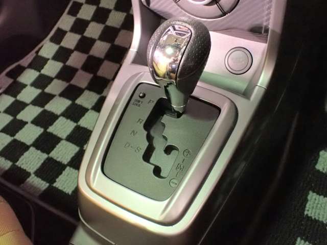 ◆同車種のカラーバリエーションも豊富に取り揃えております。当店にお好みのボディーカラーがない場合は、グループ店の在庫車をお調べしてお取り寄せも可能です。◆
