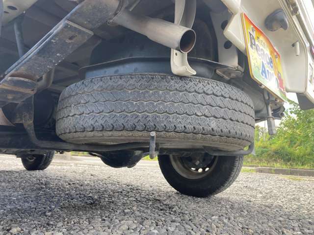 車検板金修理もおこなっています。軽自動車の場合修理個所がない車検は法定費用込の￥52000-にてやらせて頂いてます。修理板金などもお気軽にご相談下さい。お安く出せるように頑張らせて頂きます！