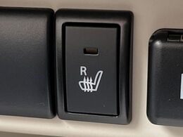 【シートヒーター】寒い日に重宝するシートヒーター！エアコンより早く温まってくれるので寒がりの人も安心ですね♪エアコンの温風は乾燥するから苦手、という方にもをおすすめです。