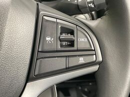 【アダプティブクルーズコントロール】高速道路での長距離走行が楽に！！自動で速度を保つクルーズコントロールが、衝突軽減システムと連携し、前方の車両を感知して車間を保つように速度調節してくれます！！