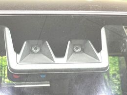 【スマートアシスト】走行中に前方の車両等を認識し、衝突しそうな時は警報とブレーキで衝突回避と被害軽減をアシスト。より安全にドライブをお楽しみいただけます。