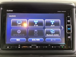 ナビゲーションはフルセグTV、インターナビ対応のGathers純正メモリーナビを搭載しています。Bluetoothオーディオ機能がありますので、スマートフォンなどの音楽も再生できます。