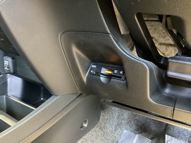 ETC付いてます。ETCが使用可能な道路通行料はキャッシュレスでスマートに走行できます。再セットアップして納車致します。