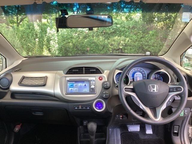 フロントガラスが大きく、ワイドな視界で運転もしやすくなるように、設計されています。