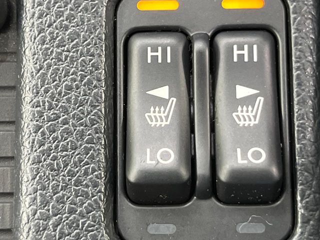 【シートヒーター】寒い日に重宝するシートヒーター！エアコンより早く温まってくれるので寒がりの人も安心ですね♪エアコンの温風は乾燥するから苦手、という方にもをおすすめです。