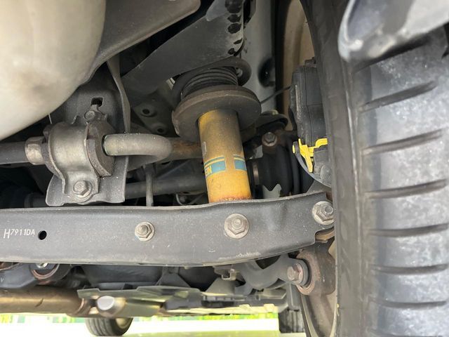 お車を安心してお乗りいただく為には、足回りの定期点検が欠かせません。サービスサポート（有償保証）では無料点検もご提供しており、安心のカーライフをお過ごしいただけるサポート体制が整っています。