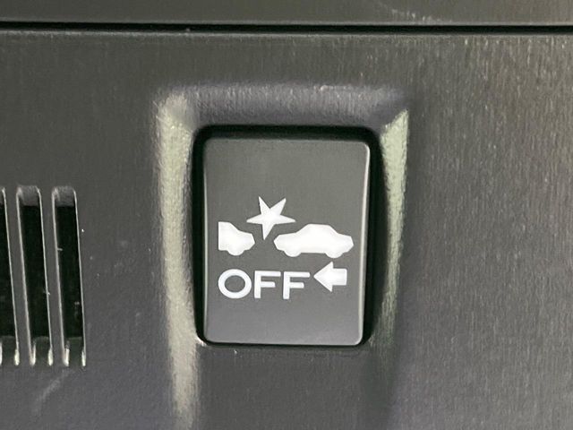 【アイサイトVer3】前方の車両等を検知し、衝突しそうな時は警報で注意を促し、ブレーキを踏む力をサポート。ブレーキを踏めなかった場合は衝突被害軽減ブレーキが作動、衝突回避をサポートします。