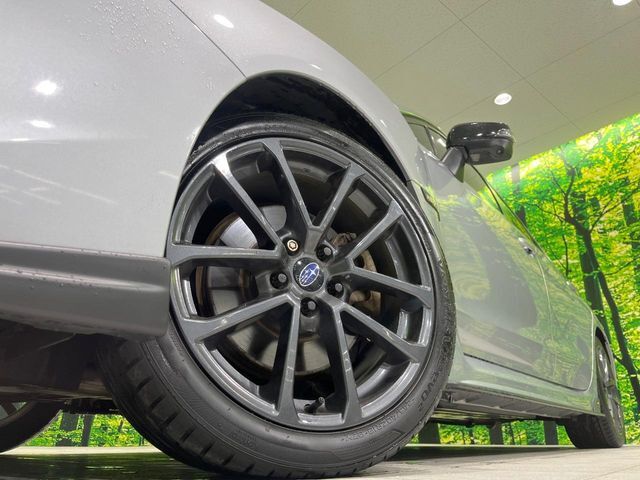 【純正18インチアルミホイール】外観にマッチした純正アルミホイールを装着しております。各種社外アルミホイールや、スタッドレスタイヤも取扱いしております。是非ご相談ください♪