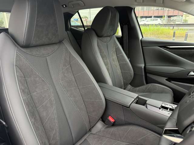 適度なホールド感の疲れ知らずのシートです！