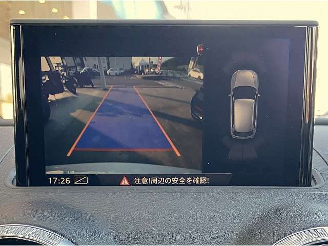 ◆駐車するときにバックガイドモニターを見ながら安心して駐車することが出来ます◆