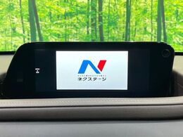 【マツダコネクトナビ】車内の雰囲気にマッチした一体型タイプのナビ。各種車輌設定やBluetooth再生等、様々な機能が楽しめます。直感的なダイヤル操作が可能で、使い勝手も良好です。