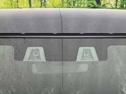 【スズキ　セーフティサポート】走行中に前方の車両等を認識し、衝突しそうな時は警報とブレーキで衝突回避と被害軽減をアシスト。より安全にドライブをお楽しみいただけます。