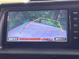 【バックカメラ】駐車時に後方がリアルタイム映像で確認できます。大型商業施設や立体駐車場での駐車時や、夜間のバック時に大活躍！運転スキルに関わらず、今や必須となった装備のひとつです！