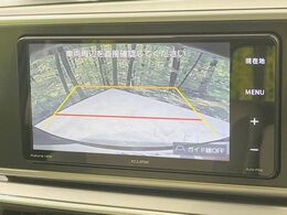 【バックカメラ】駐車時に後方がリアルタイム映像で確認できます。大型商業施設や立体駐車場での駐車時や、夜間のバック時に大活躍！運転スキルに関わらず、今や必須となった装備のひとつです！